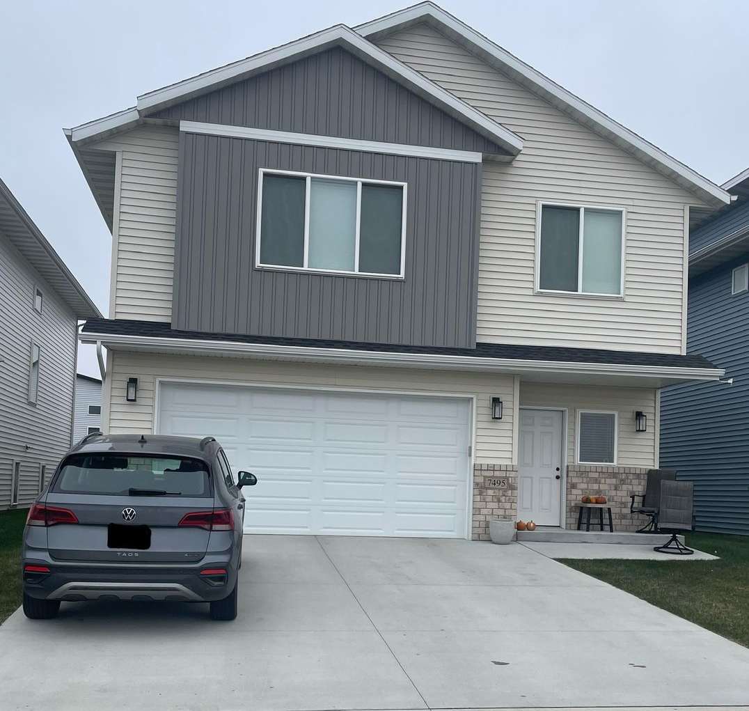 4-bedroom, 3-bathroom South Fargo Single-Family Home w/ 2 Stall Garage