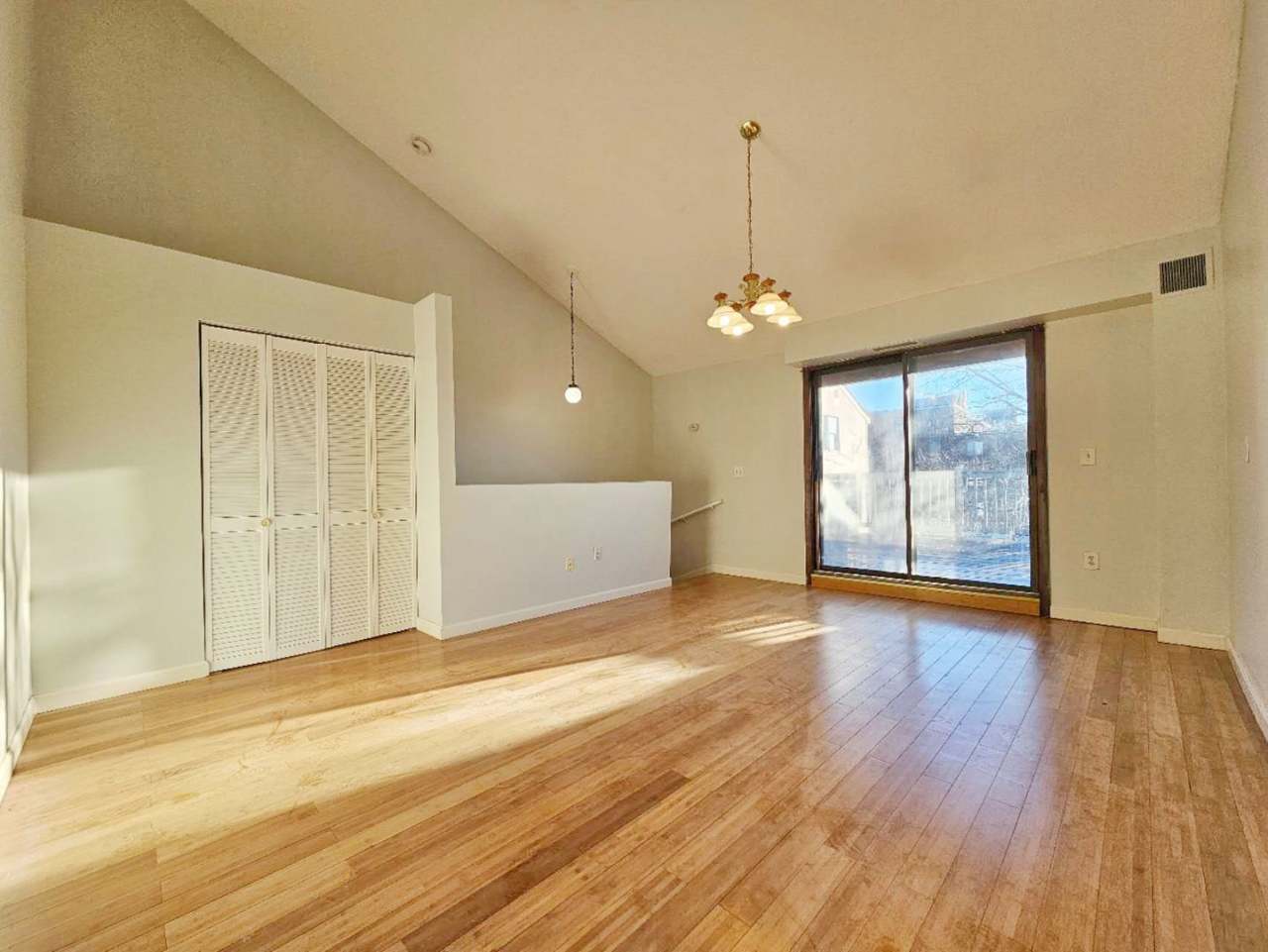 Beautiful renovated 3 bed 2 bath townhouse with deeded parking and easy Highway access