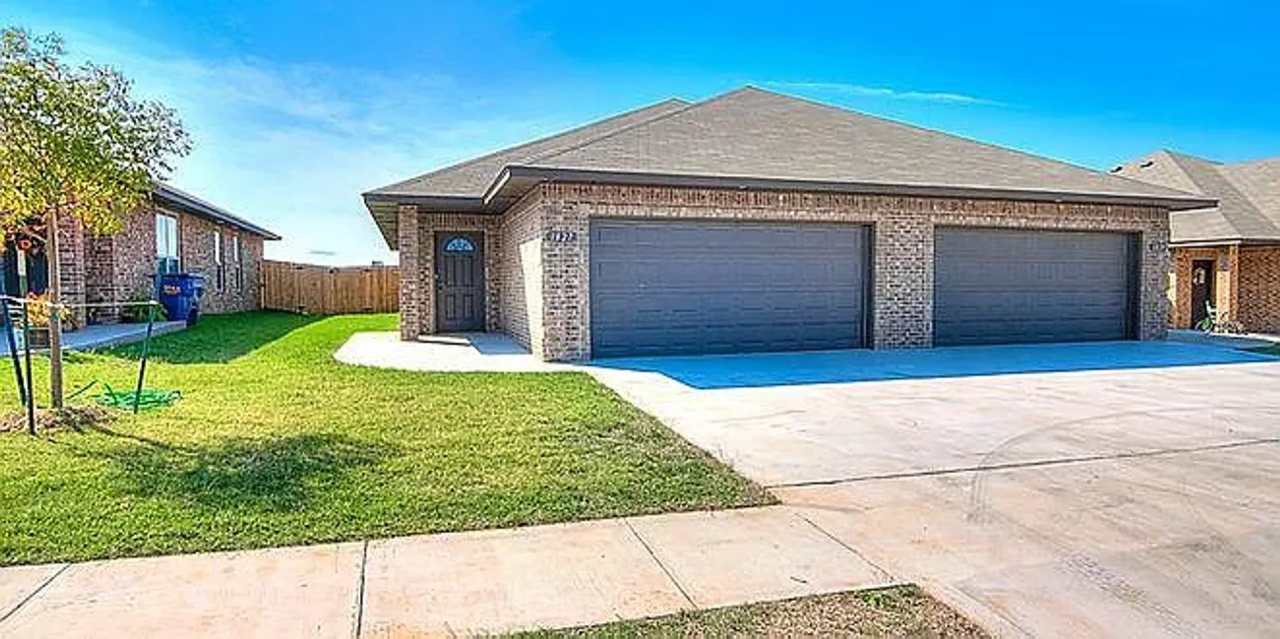 3 Bedroom 2 Bath Duplex in Settlers Crossing, El Reno, OK! MOVE-IN SPECIAL HALF OFF FIRST FULL MONTH'S RENT!