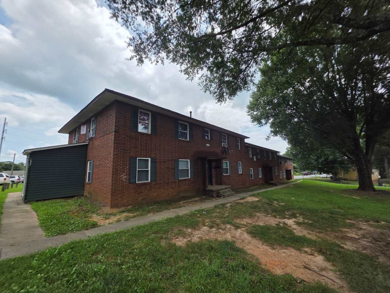 Cambridge Apartments | 605 W. 23rd Street Apt A