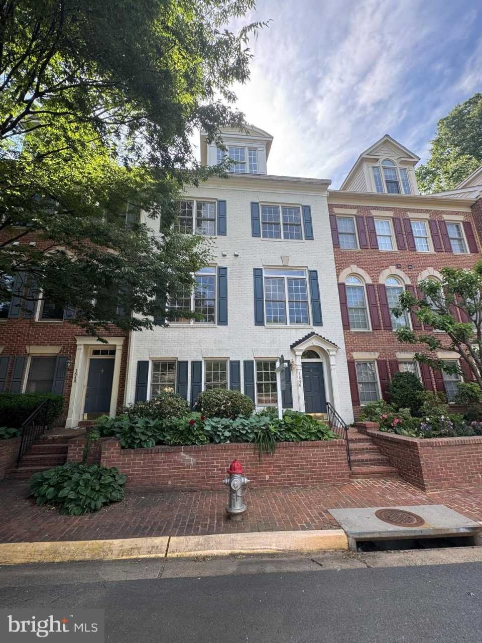 1646 COLONIAL HILLS DRIVE