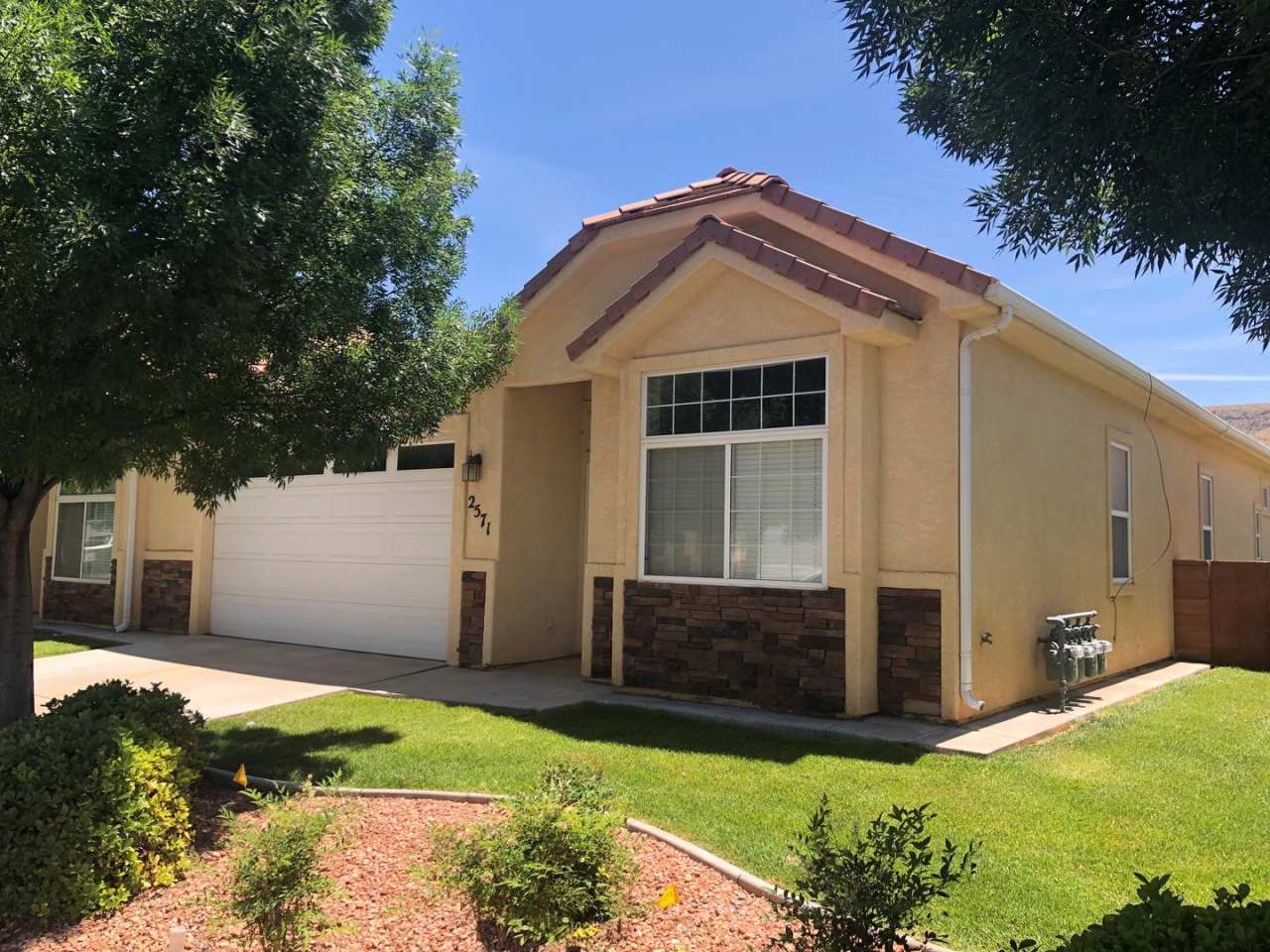 Townhome in Sky Ridge