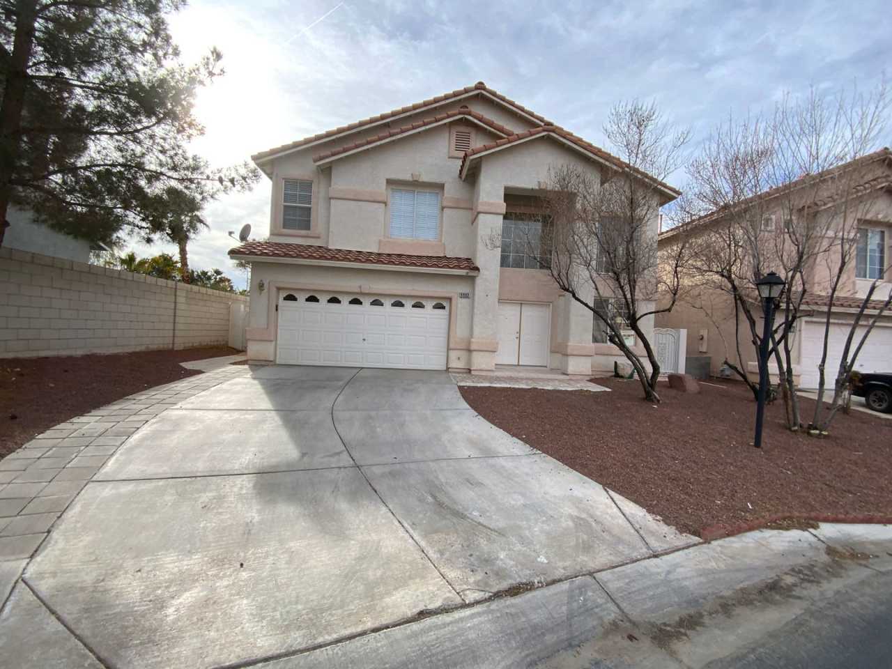 SILVERADO RANCH 4 BEDROOMS 2.5 BATHROOMS WITH Large Cul De Sac LOT!