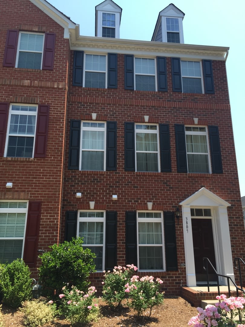 Must-See Townhome in West Broad Village