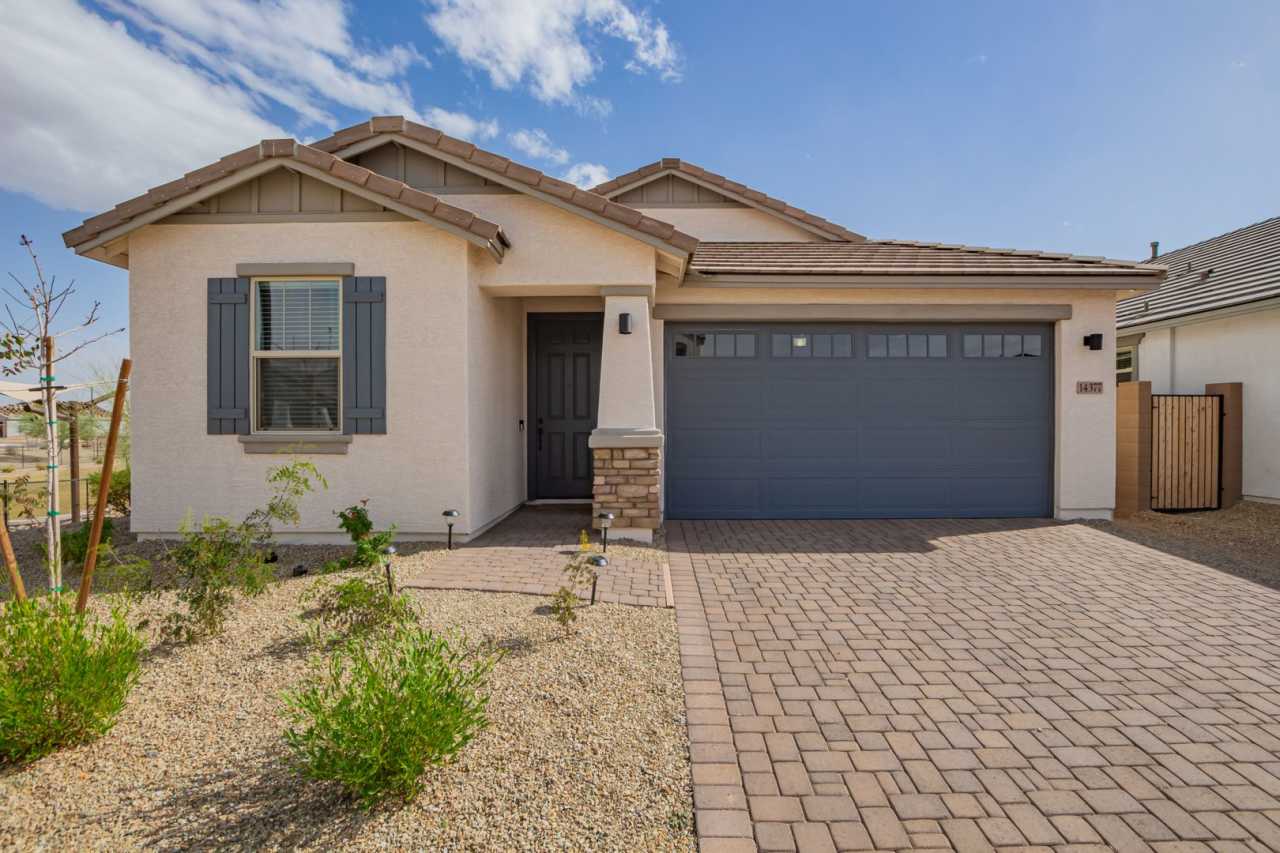 Newer Home! Northwest Valley Location!