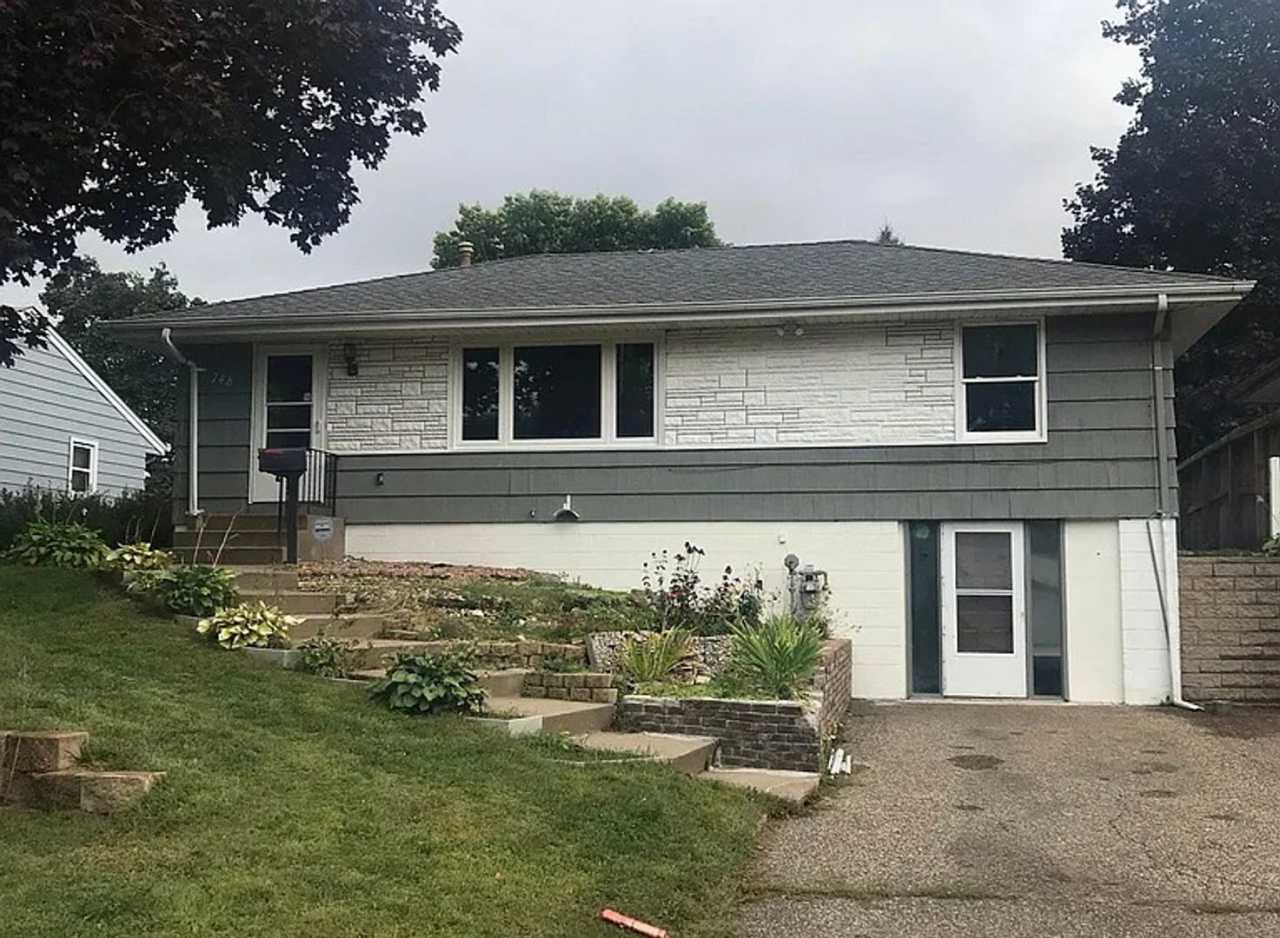 charming 3-bedroom, 1-bathroom single home located in the convenient South St Paul.