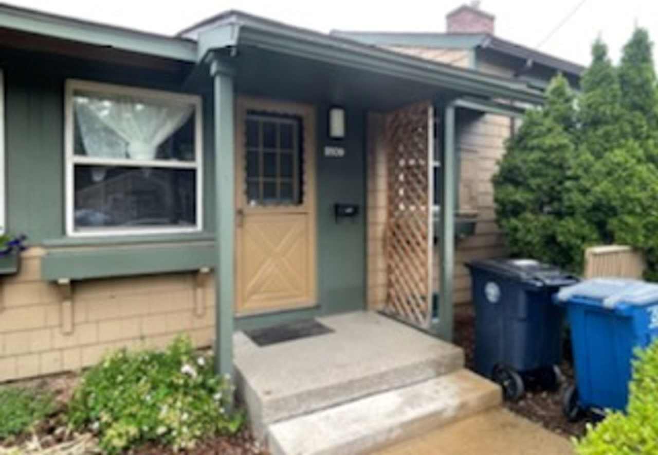 2 bedroom 1 bath close to freeways and shopping