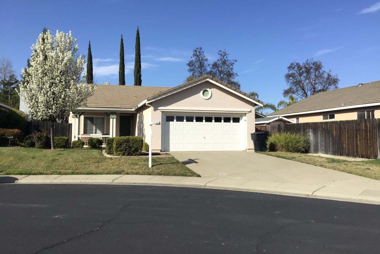 Woodcreek Oaks home - three bedroom