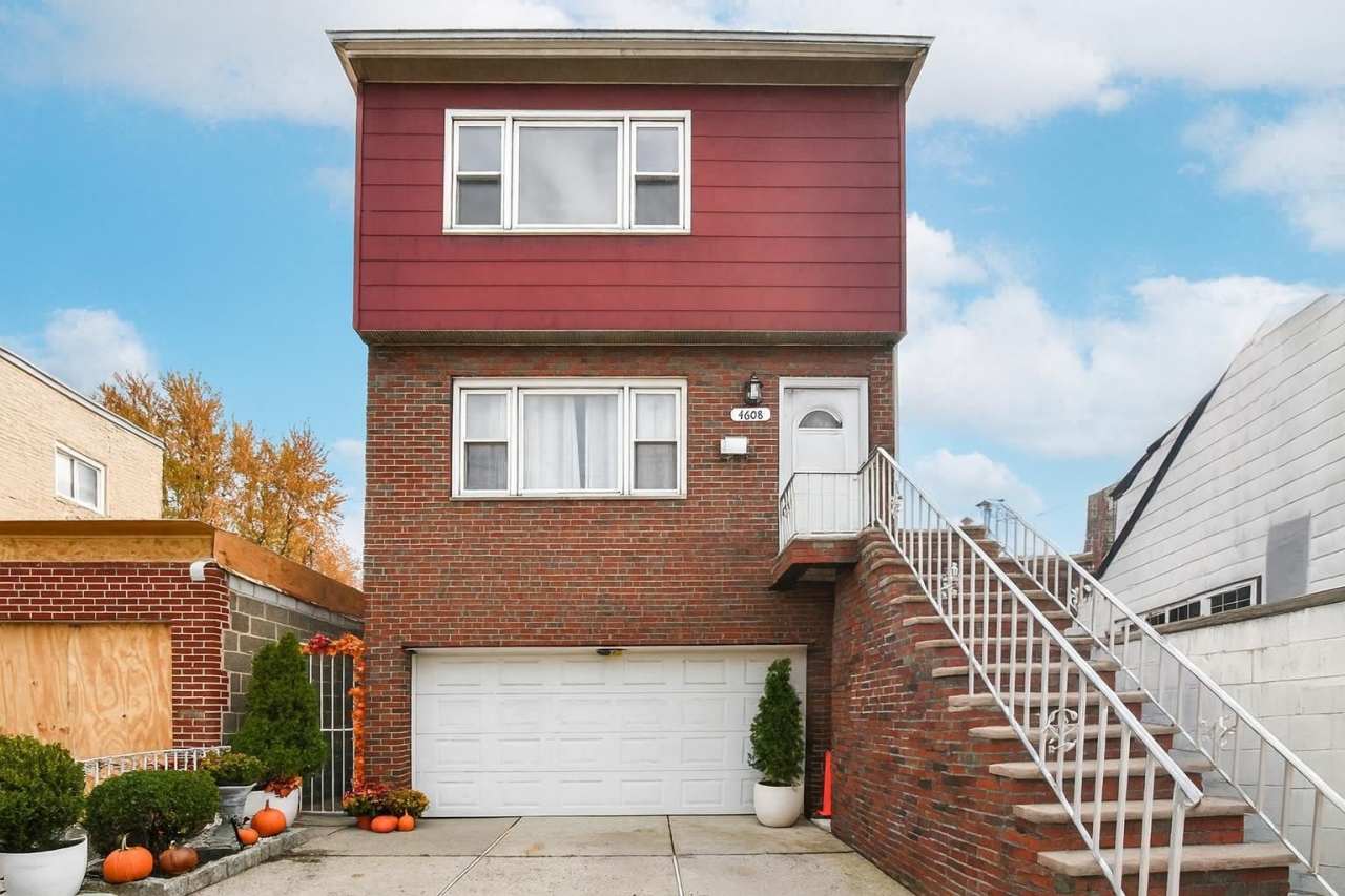 4608 GRAND AVE
