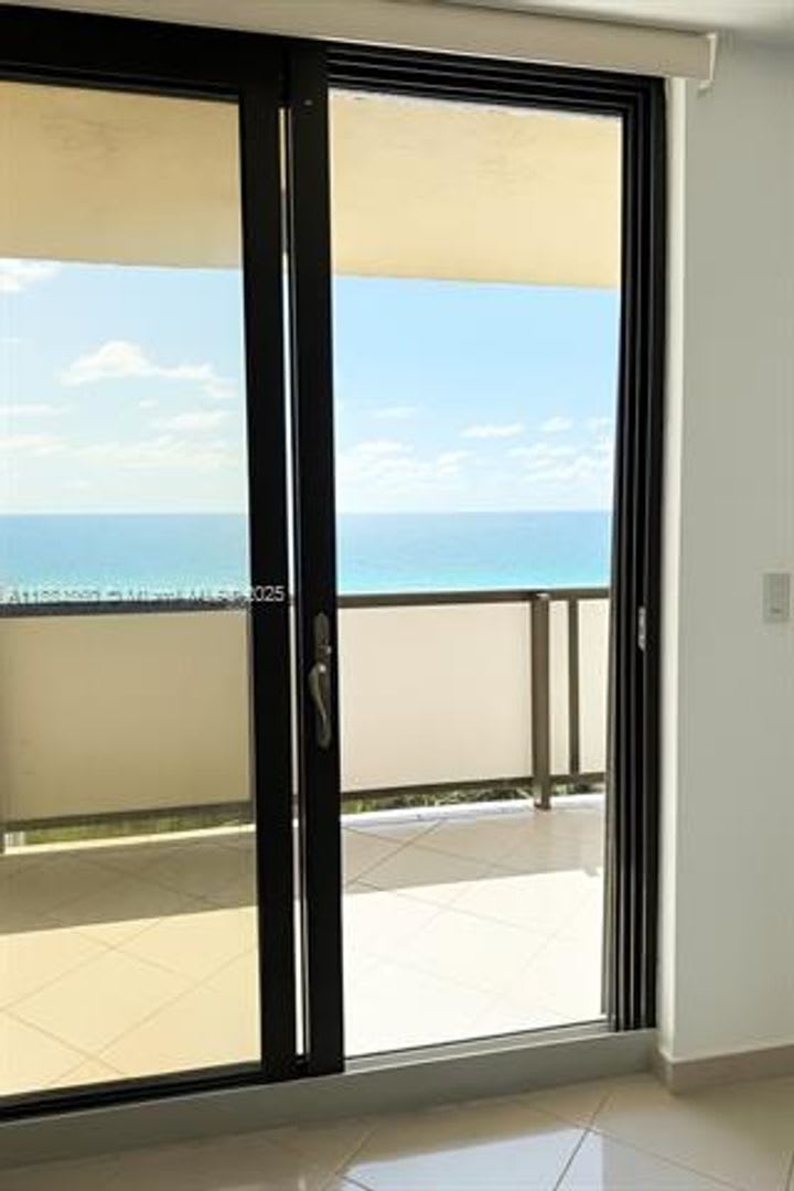 1623 Collins Ave appt PH1014 (A11884860)