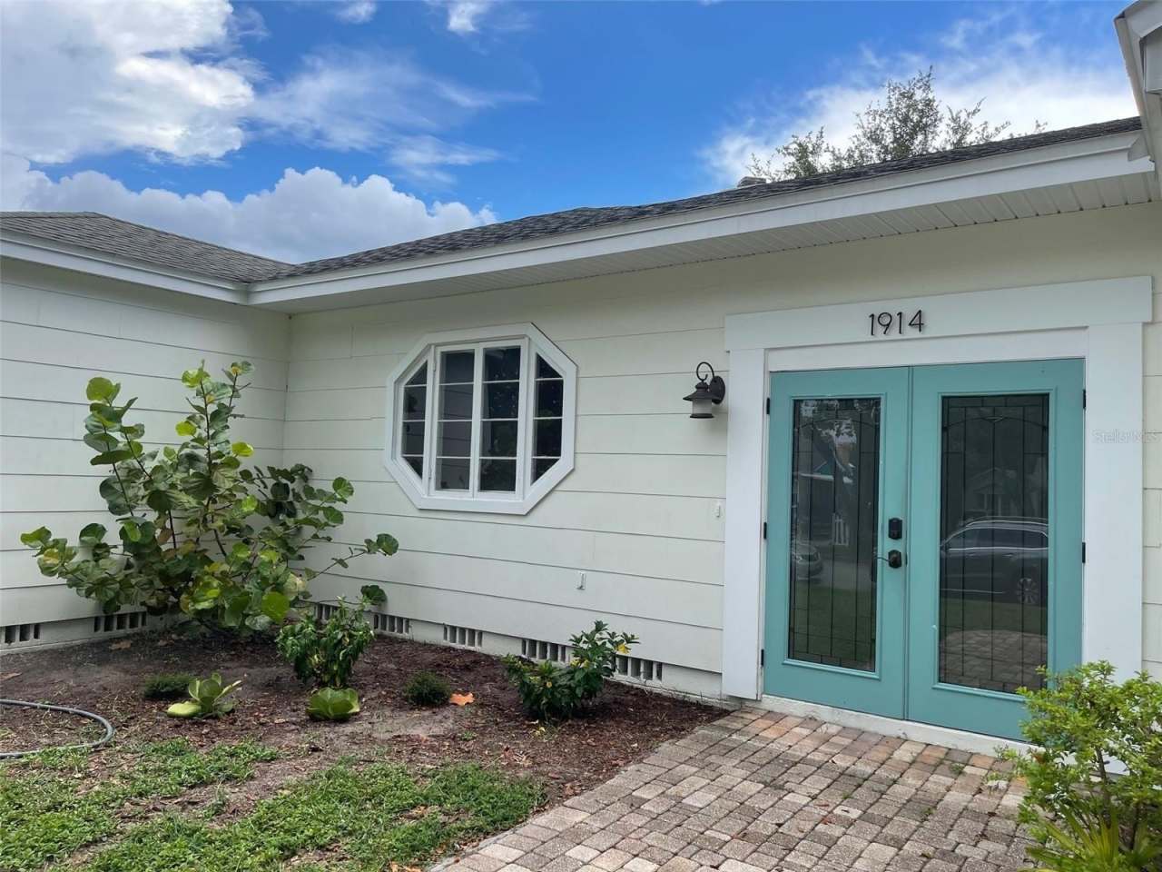 1914 W AILEEN STREET