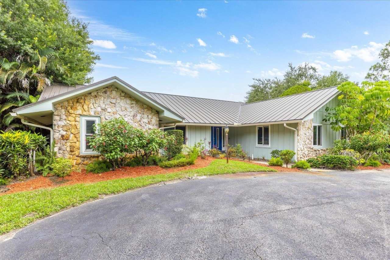 1614 SW Saint Andrews Drive