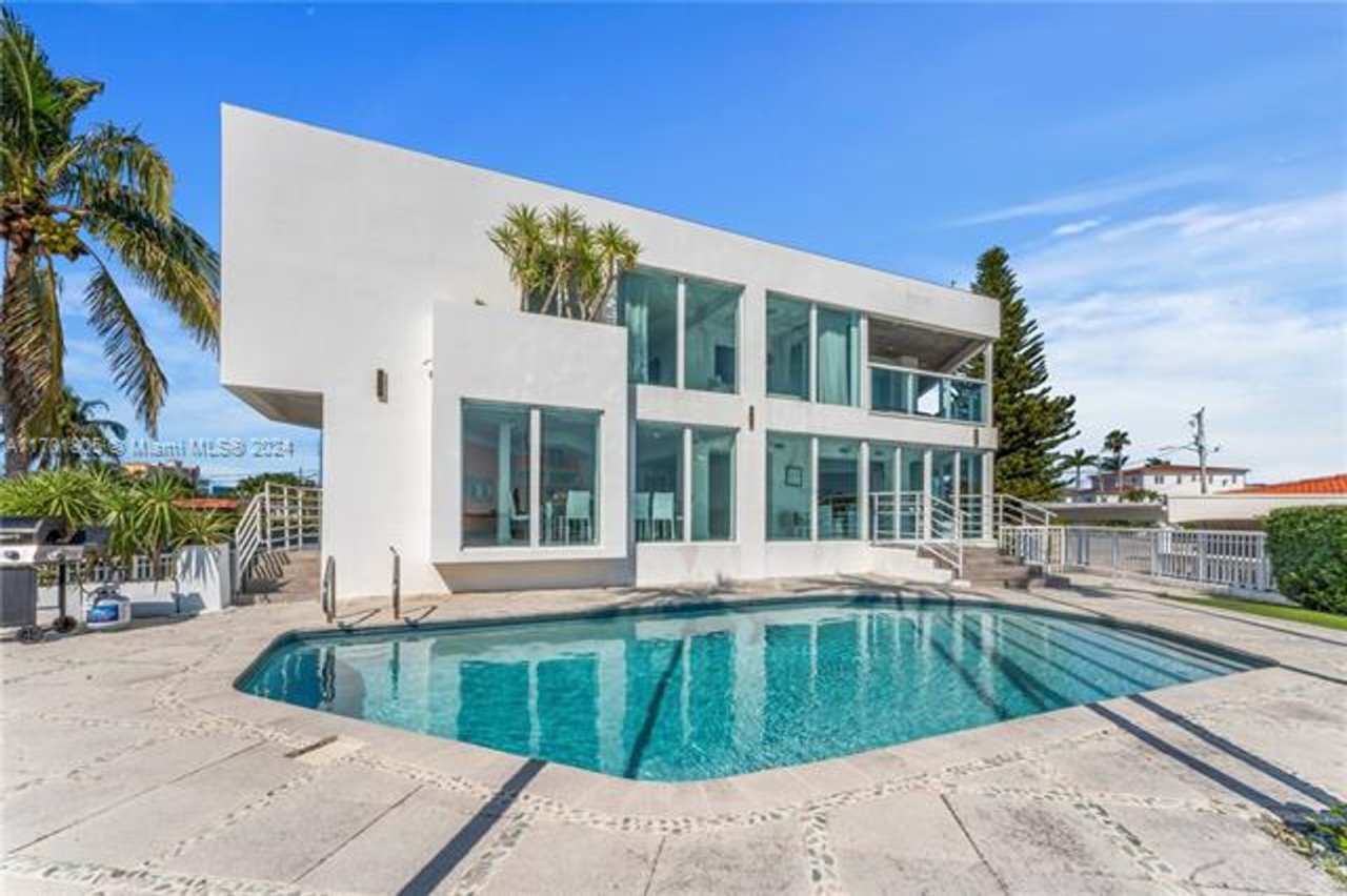 7504 W Treasure Dr #0 NORTH BAY VILLAGE, FL 33141