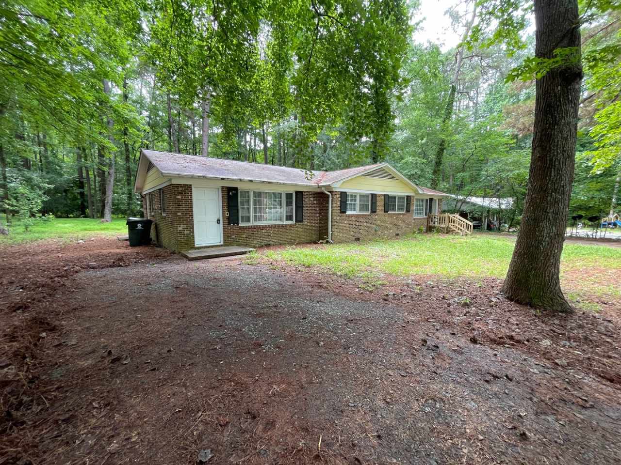 Fantastic location near downtown Pittsboro for this 2br duplex