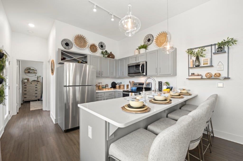 Cadia Warner Robbins