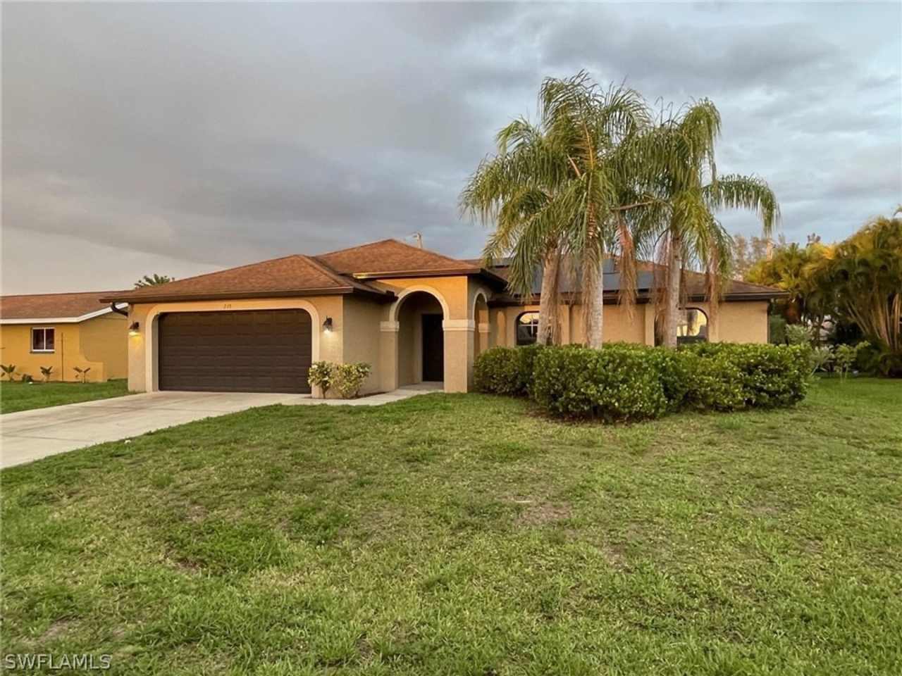 Beautiful 3/2/2- NE Cape Coral- SEE IT TODAY!