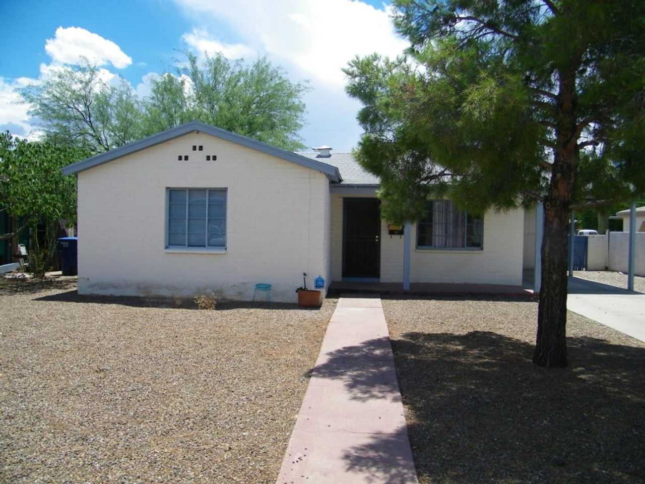 Charming Tucson 3-Bedroom Home with Spacious backyard