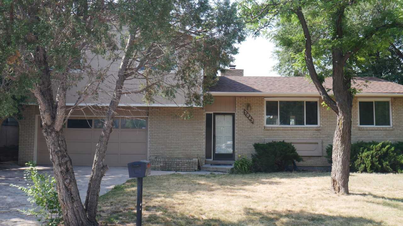 Single Family 3 Bed, 2 Bath w/ Big Backyard and Sunroom! Available Now! - MileStone RES