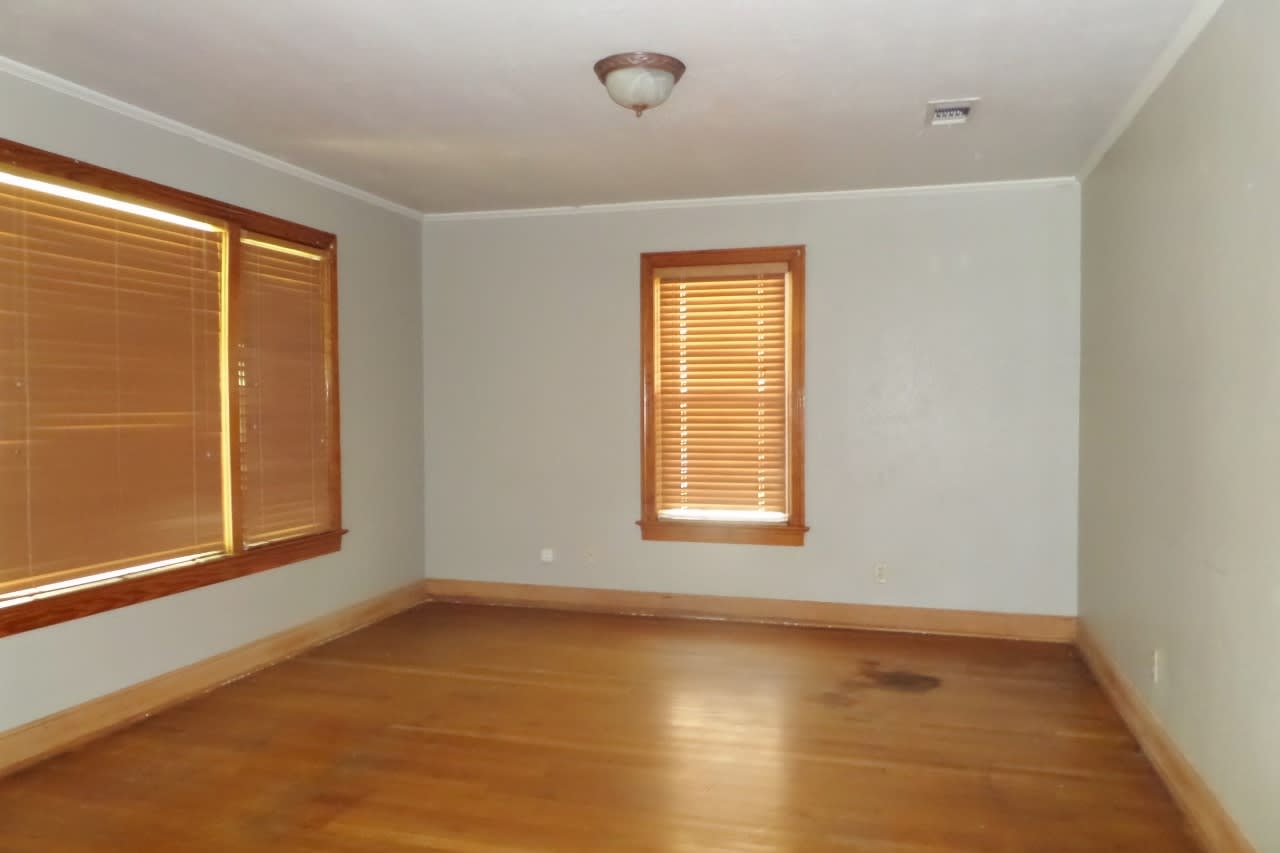 3 BR house with fenced yard walking distance to LSU $1100/mo!!!