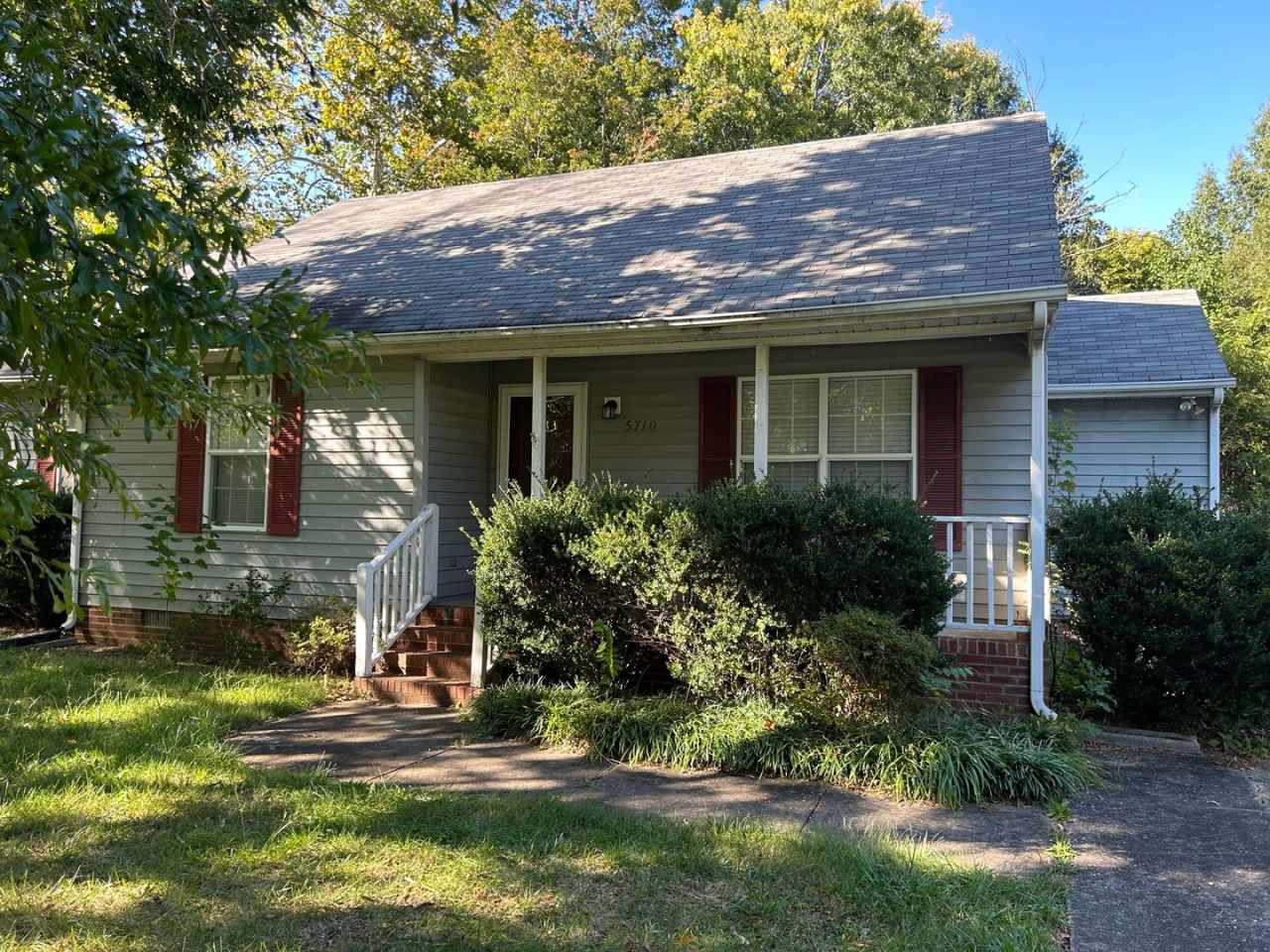 Greensboro Home - Lisa Barker - 336.986.4840