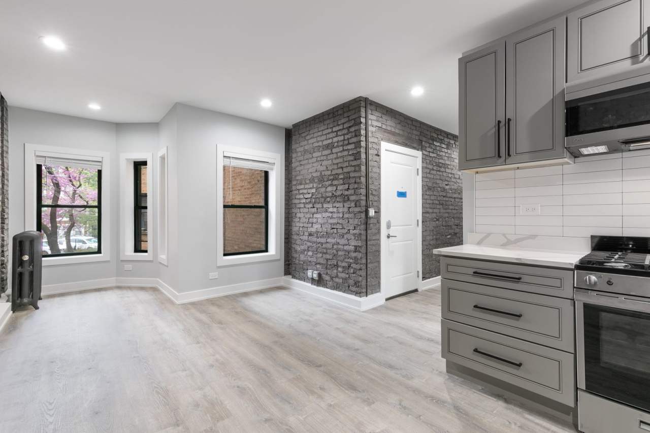 7738 N Eastlake Terrace