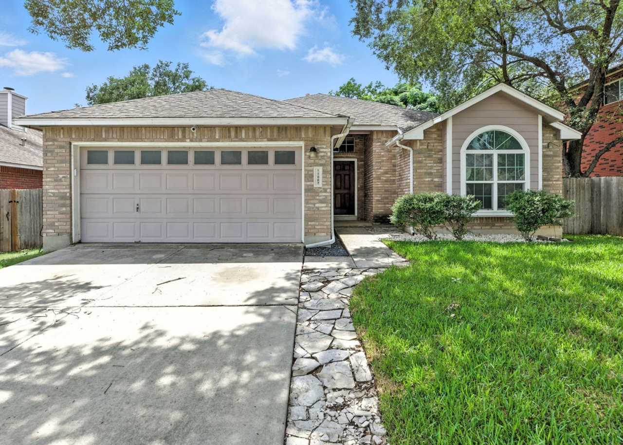 Easy access to Loop 1604 and IH35