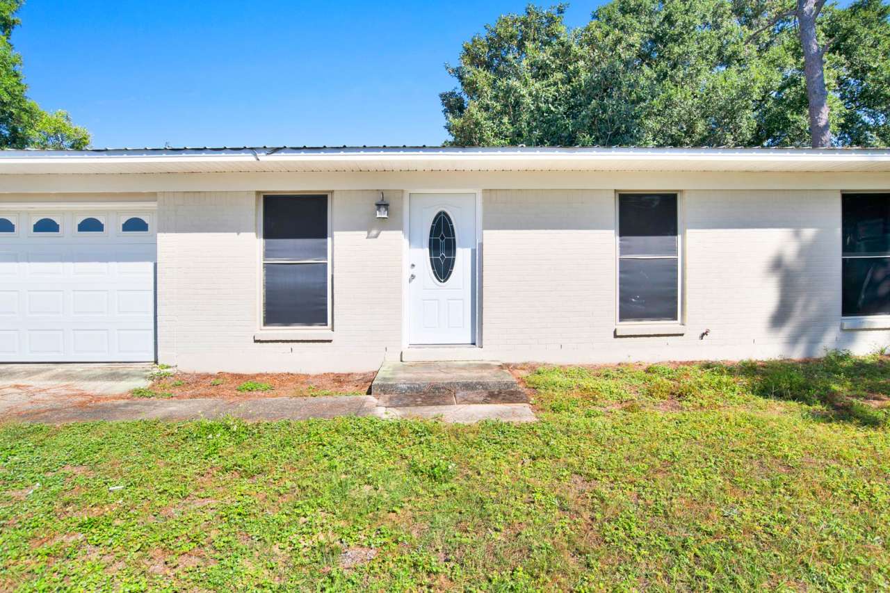 Renovated 3 bedroom home near UWF