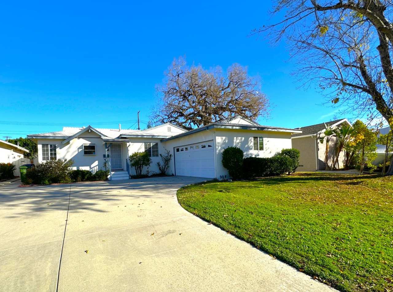 Modern Elegance and Tranquility: Remodeled 3BR/2BA Gem with Expansive Backyard in Chatsworth