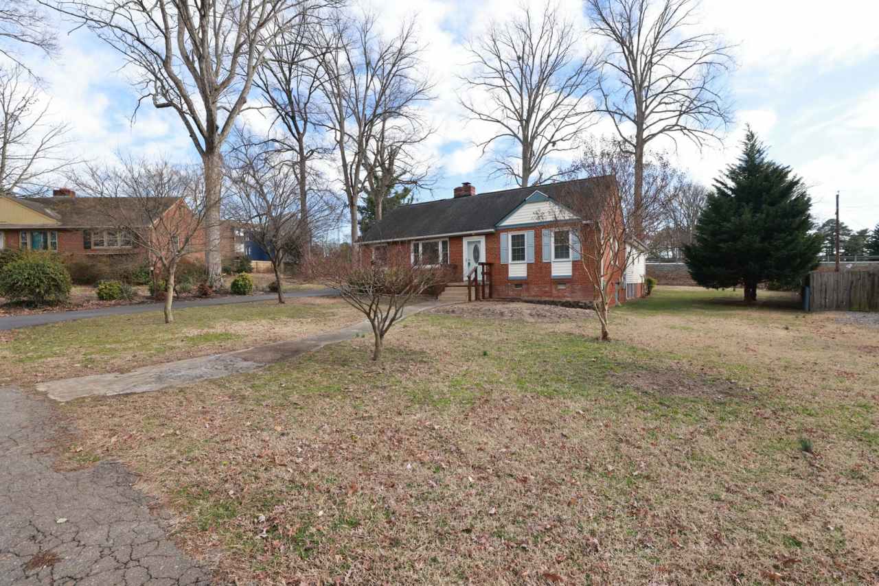 Spacious Brick Rancher in the heart of Tuckahoe in Westend!