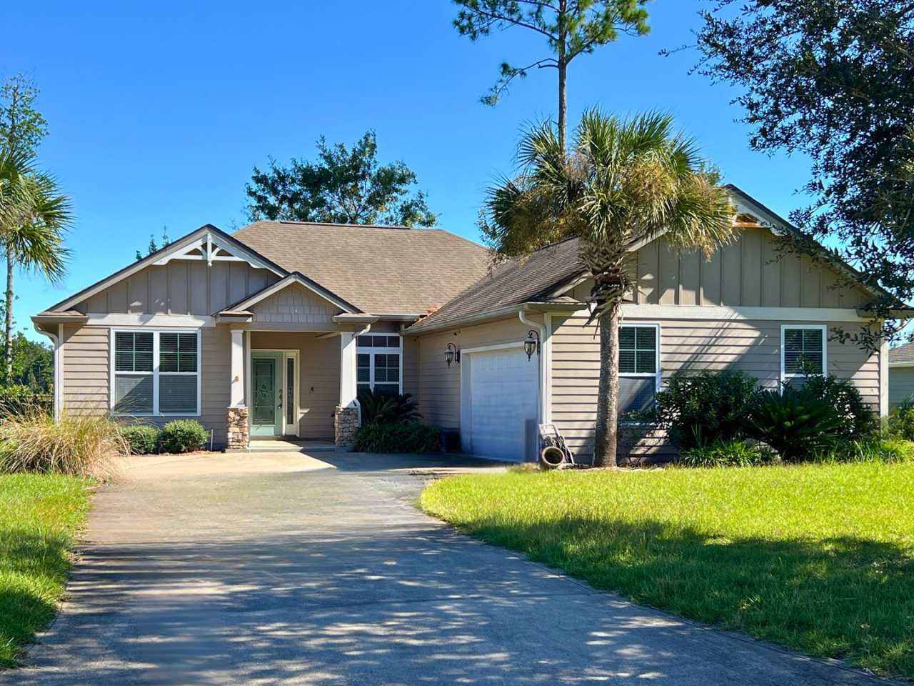 4/2 with access to amenities, close to base!!