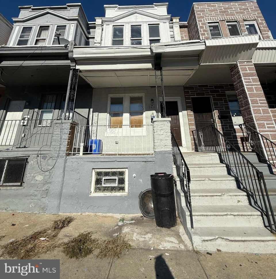 2411 W INDIANA Avenue