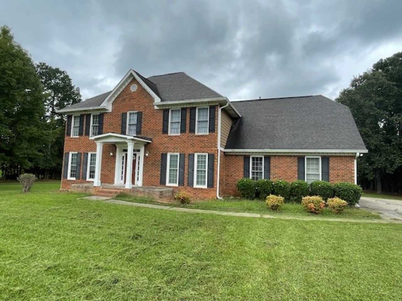 **PRICE IMPROVEMENT**109 Hickory Rd: AVAILABLE NOW!