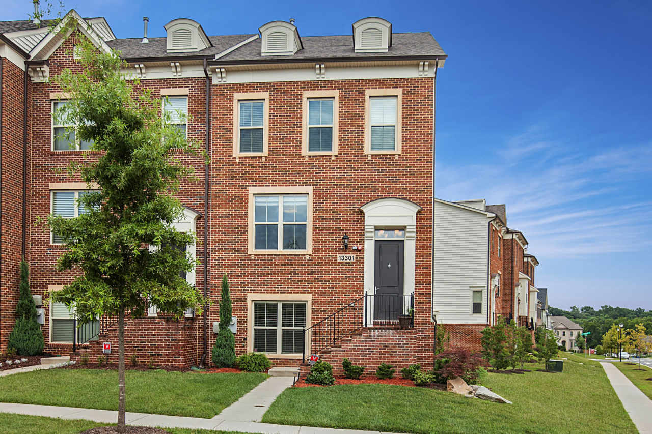 3 Bed 4.5 Bath - Silver Spring Townhouse in Poplar Run - 2 Car Garage