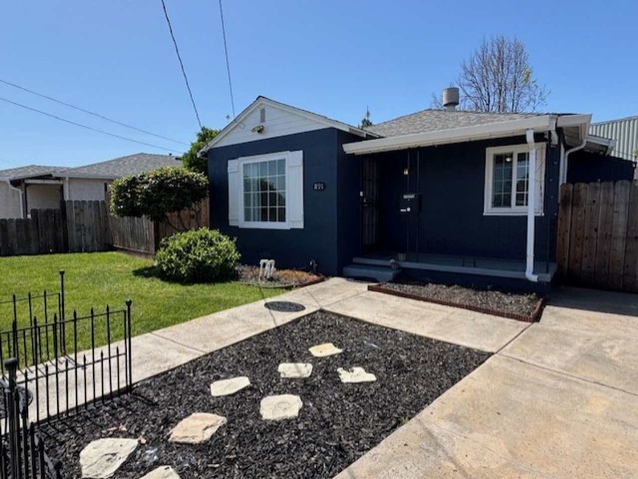 Spacious 3 Bedroom House in San Leandro + Bonus Room!