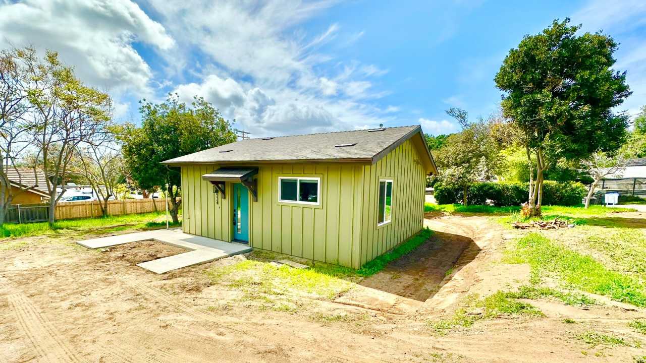 Brand New Construction Detached Guest Home Unit on Sprawling Country Property in Fallbrook!