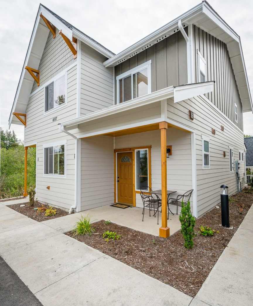 2 Bedrooms, 1.5 Bath Single Family Townhouse - Stonecrest Ct