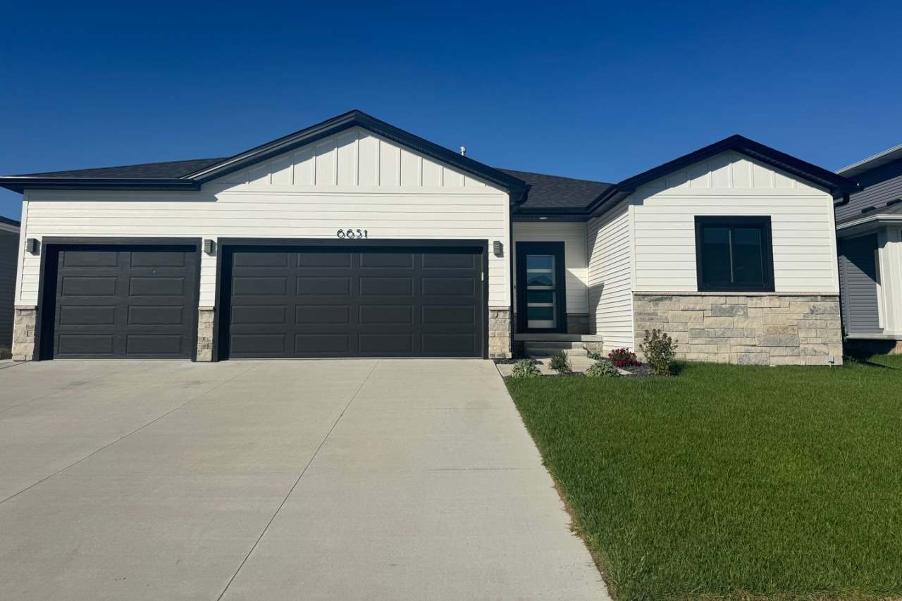 5 bedroom 3 bath in SW Lincoln