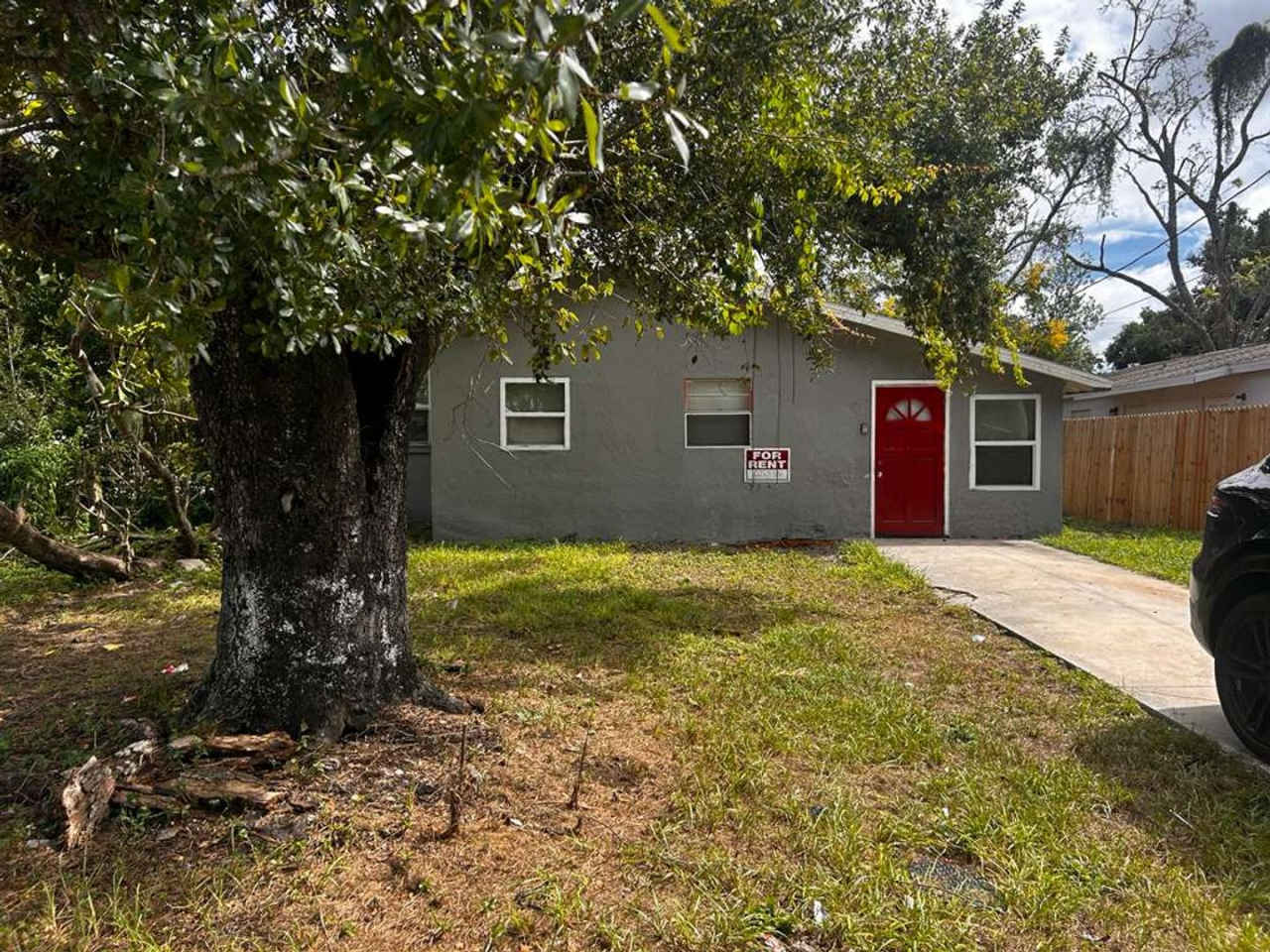 SECTION 8 ACCEPTED! Charming Tampa Home in Quiet Neighborhood – Convenient Central Location!