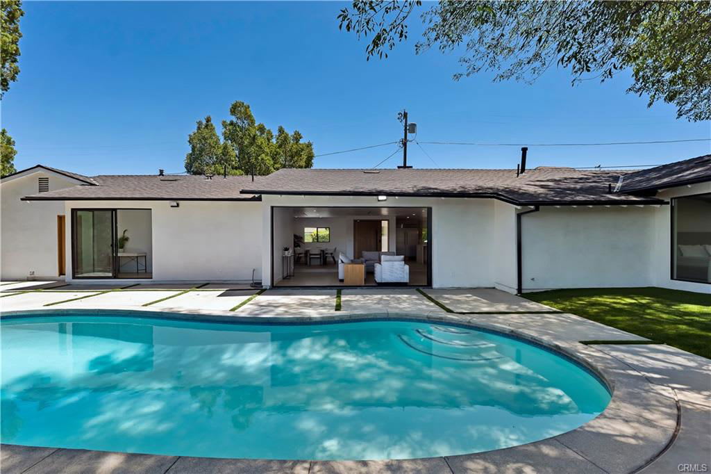 17072 Oak View Drive