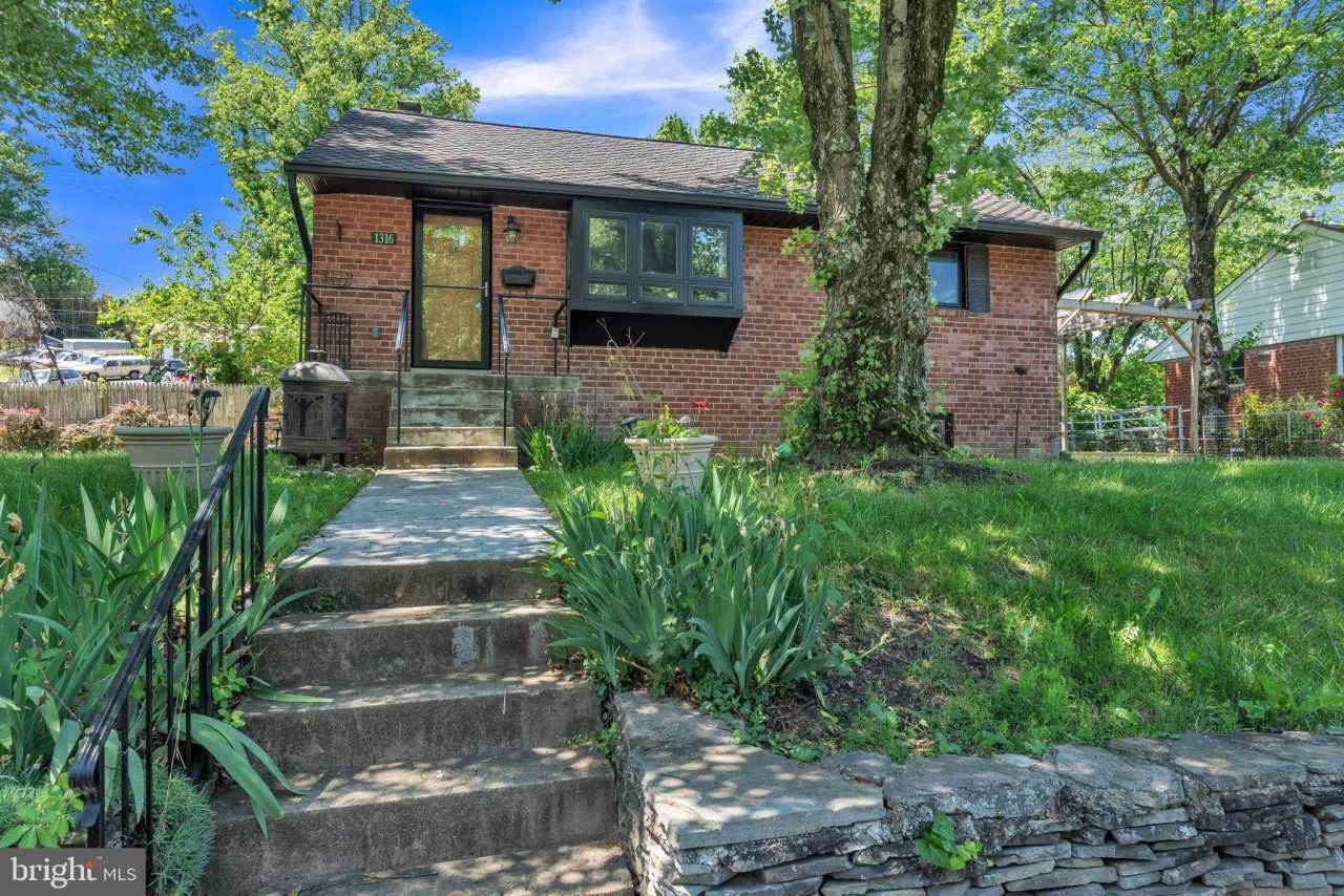 1316 S BUCHANAN Street