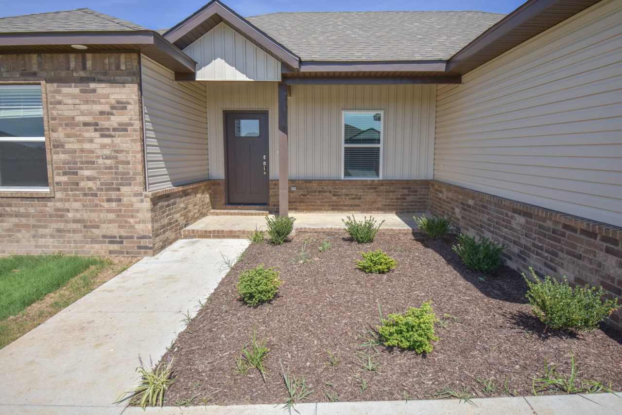Gorgeous 3 Bed 2 Bath Home in Farmington!