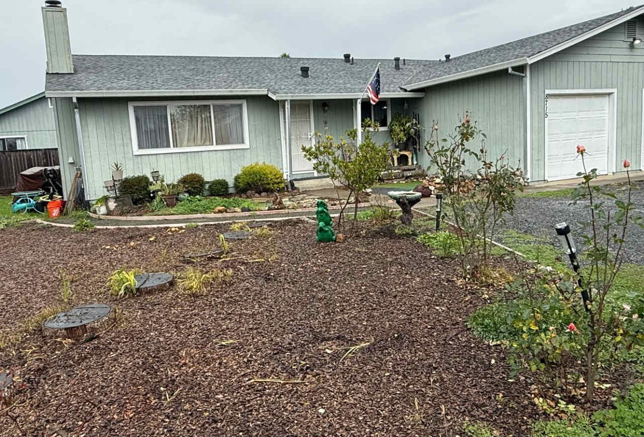 One level duplex in Windsor with 1 Car Garage, Cats Ok!