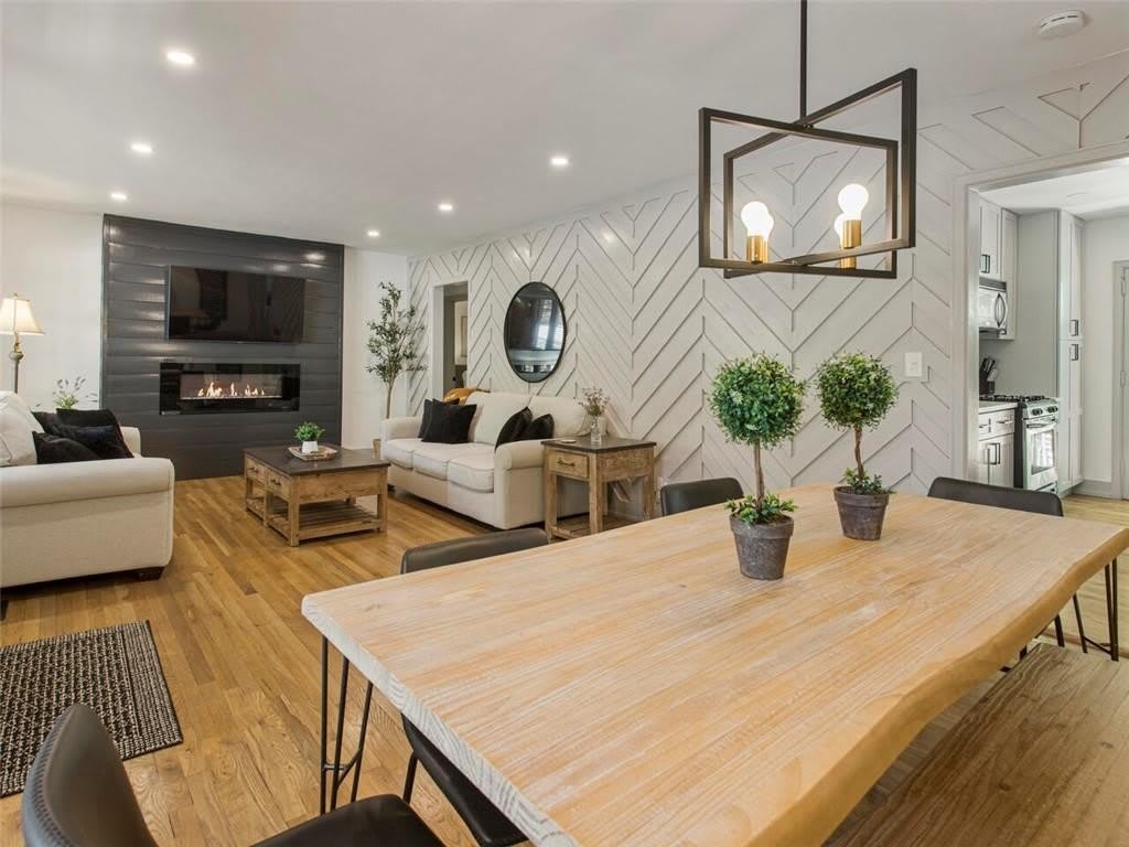 1572 Berkeley Lane NE