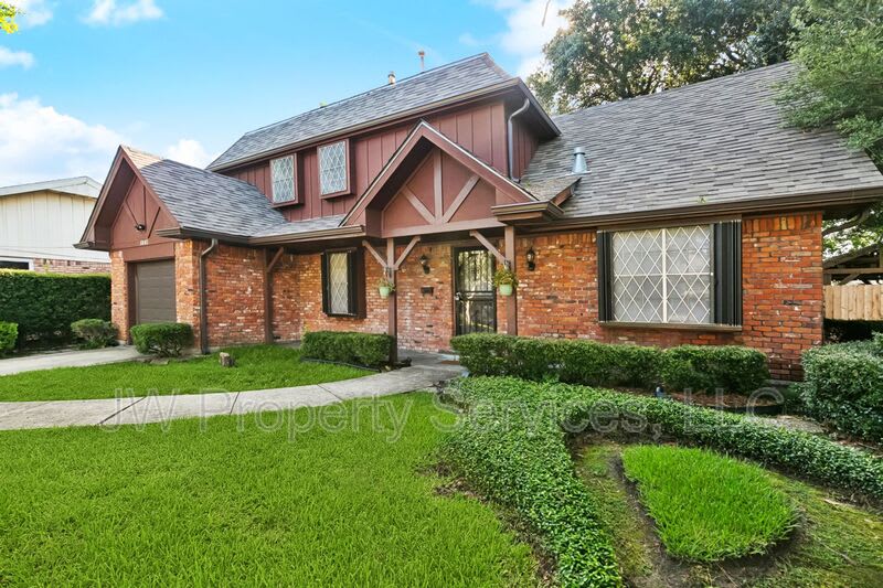 4805 Burke Dr