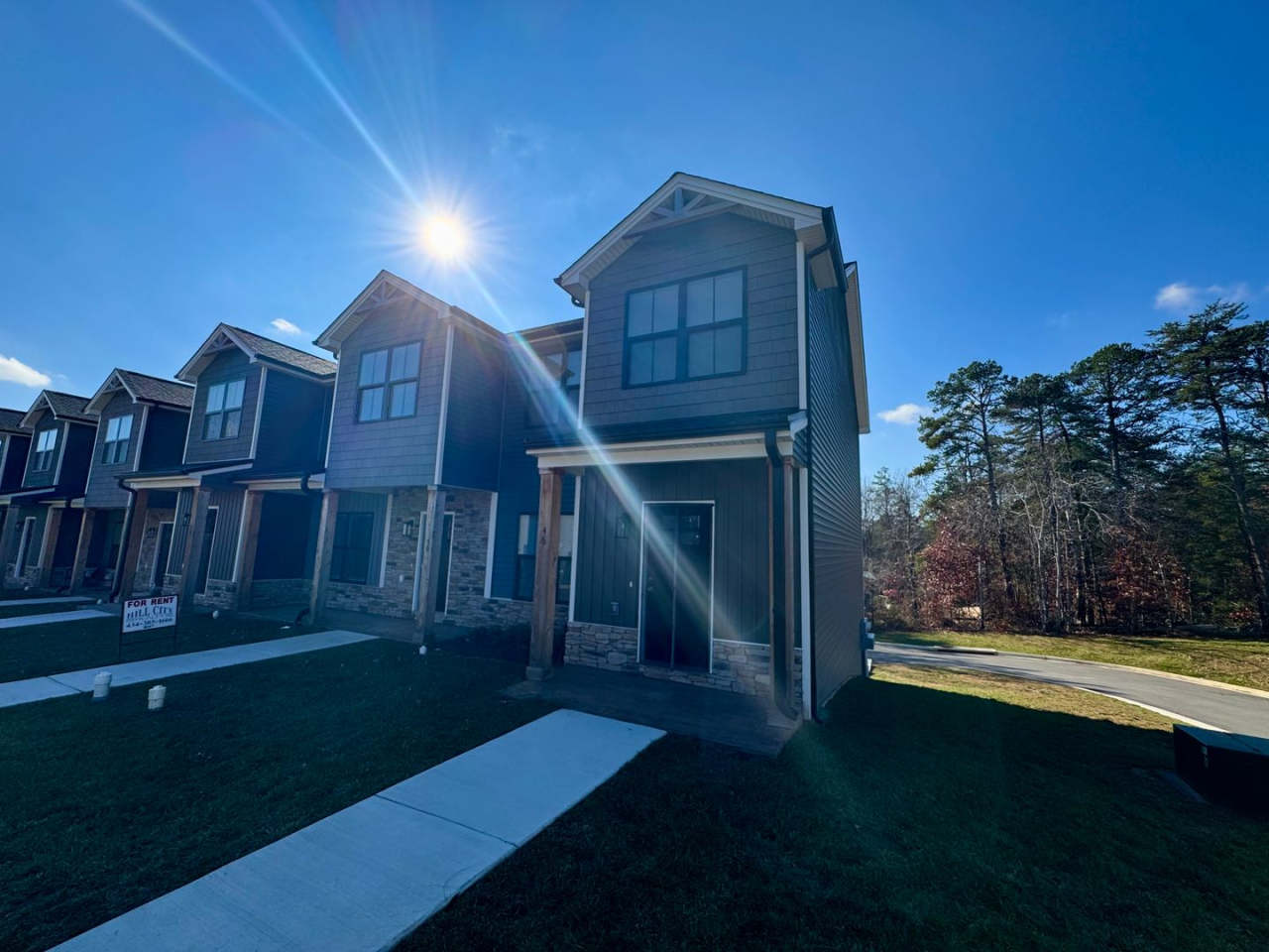 END UNIT Sunburst Villa Luxury Townhouse WITH BASEMENT