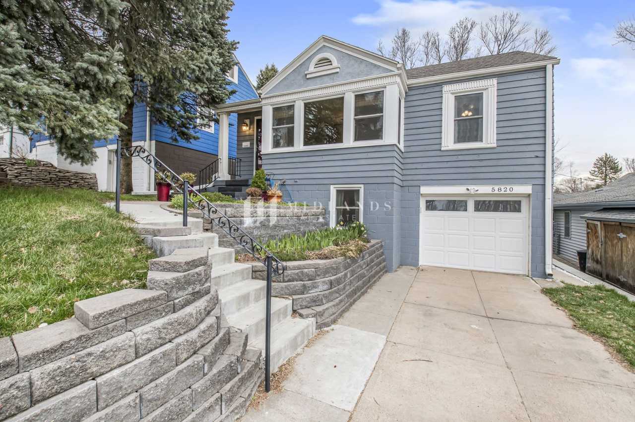 Charming 1.5 story in Aksarben