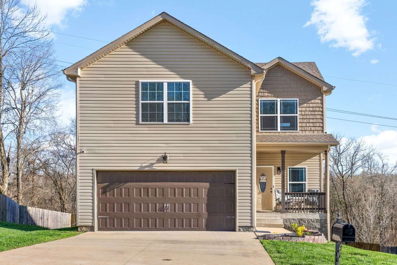 Pet Friendly Three Bedroom with Bonus!