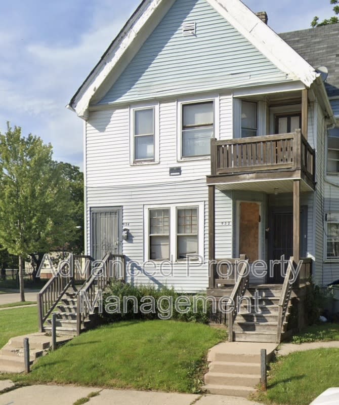 934 West Chambers Street