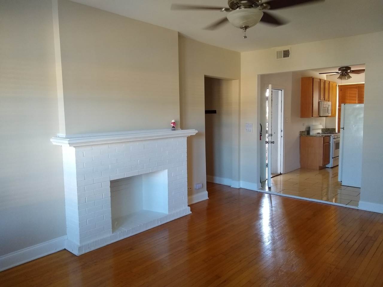 2-Bed/ 1-Bath Condo for Rent in North Rogers Park