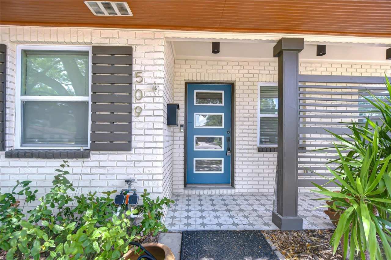 509 E DAVIS BOULEVARD